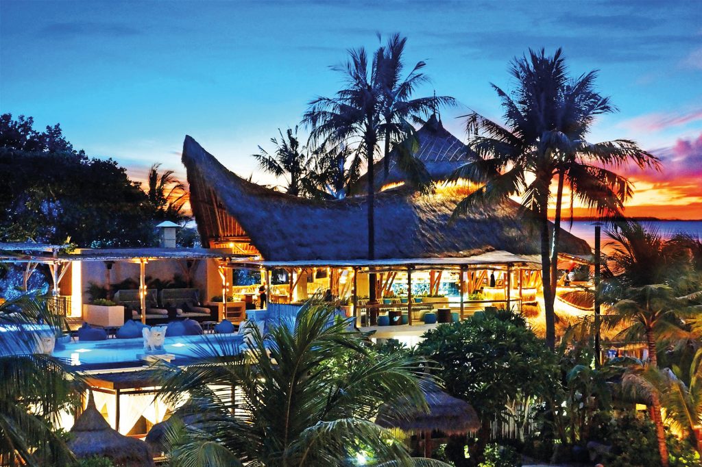 Beach clubs in Bali - Azul Beach Club Legian