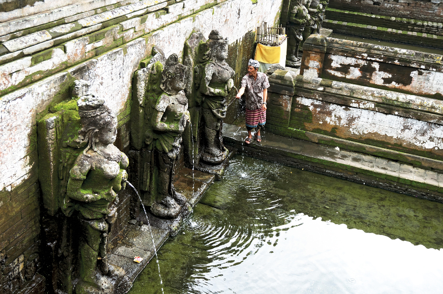 Hindu Angel Statues. Photo by Namhar