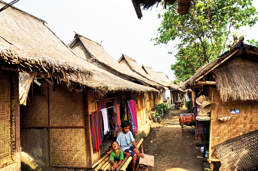 Sasak-village-of-Sade