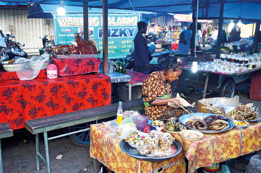 A Street Food Vendor at Gianyar Night Market