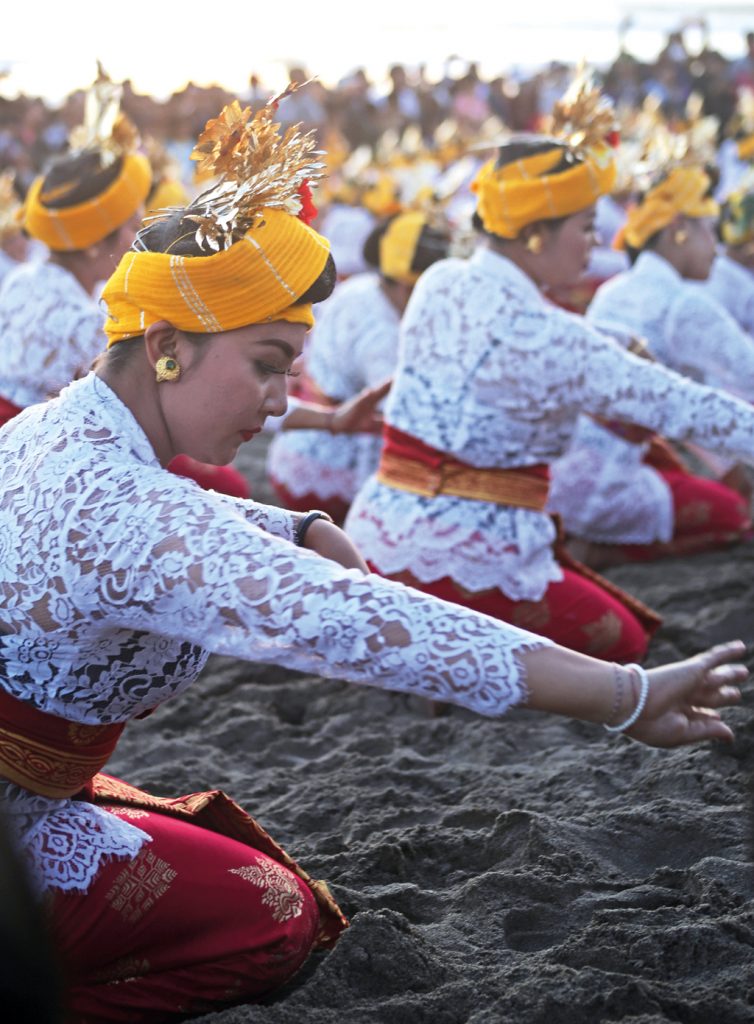 Tenun Dance (1)