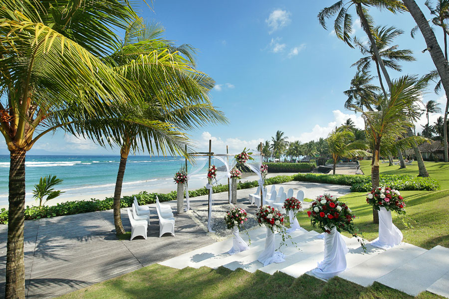 Candi Beach Resort & Spa 4 - Beachfront Wooden Terrace