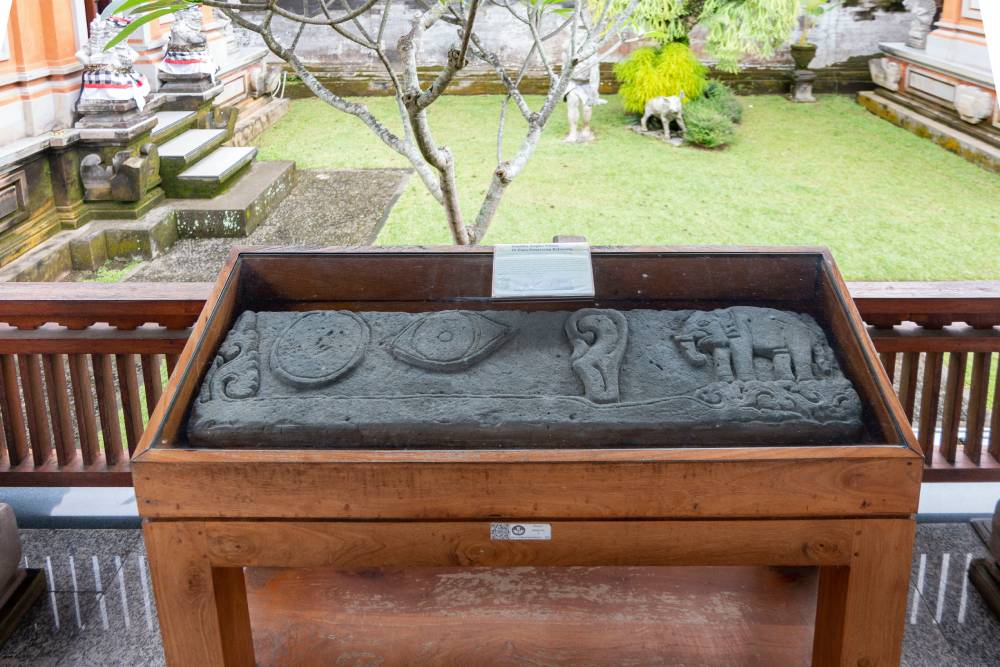 the  carvings of a moon, eye, ear and elephant at Museum Gedong Arca