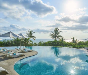 Sheraton-Bali-Kuta-Resort-pool-by-daytime