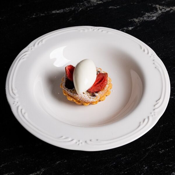 GK - Strawberry franipane tart, fior di latte gelato