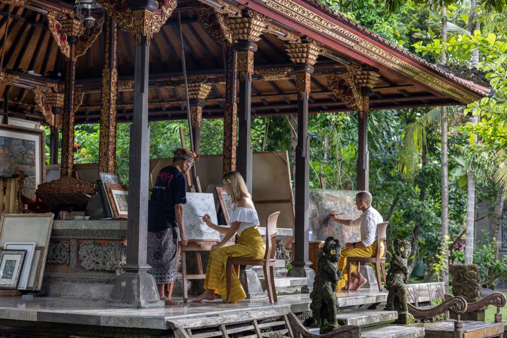 Painting classes at ARMA Museum - one of many family activities in Ubud