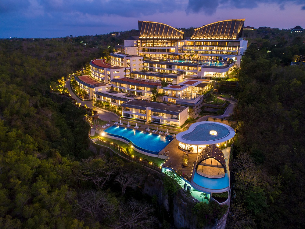 Festive Fun From the Cliffs to the Ocean at Renaissance Bali Uluwatu Resort & Spa