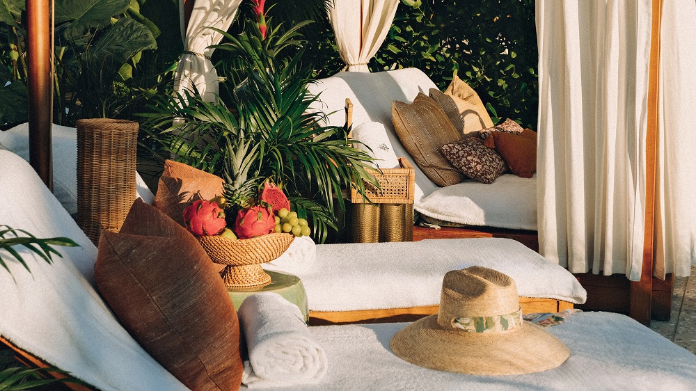 Four Seasons Poolside Escape Cabana 2