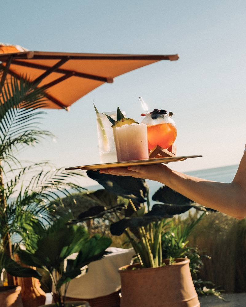 Four Seasons Poolside Escape Cabana 6