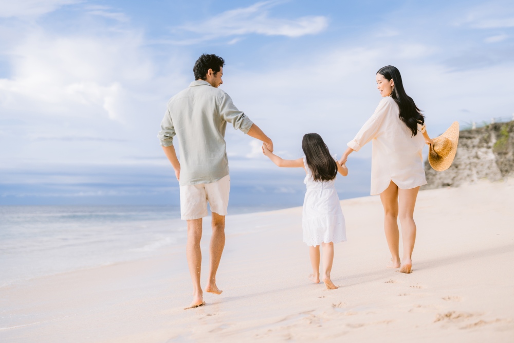 Jumeirah Bali-Beach-Family-2